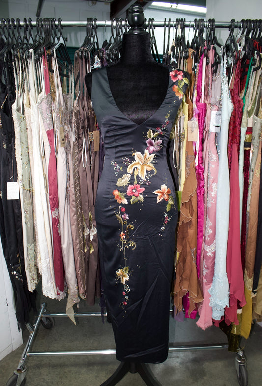 Lily embroidered bodycon dress