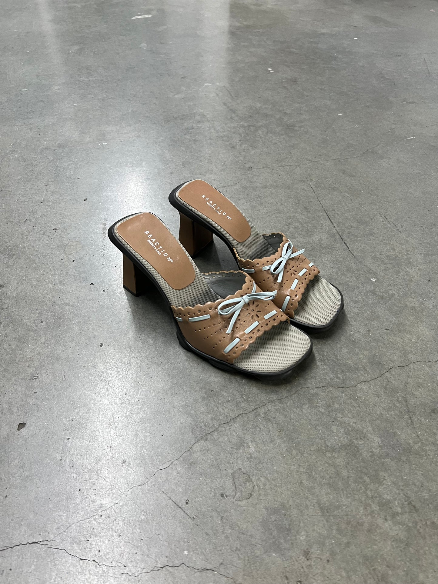 2000’s chunky bow sandals