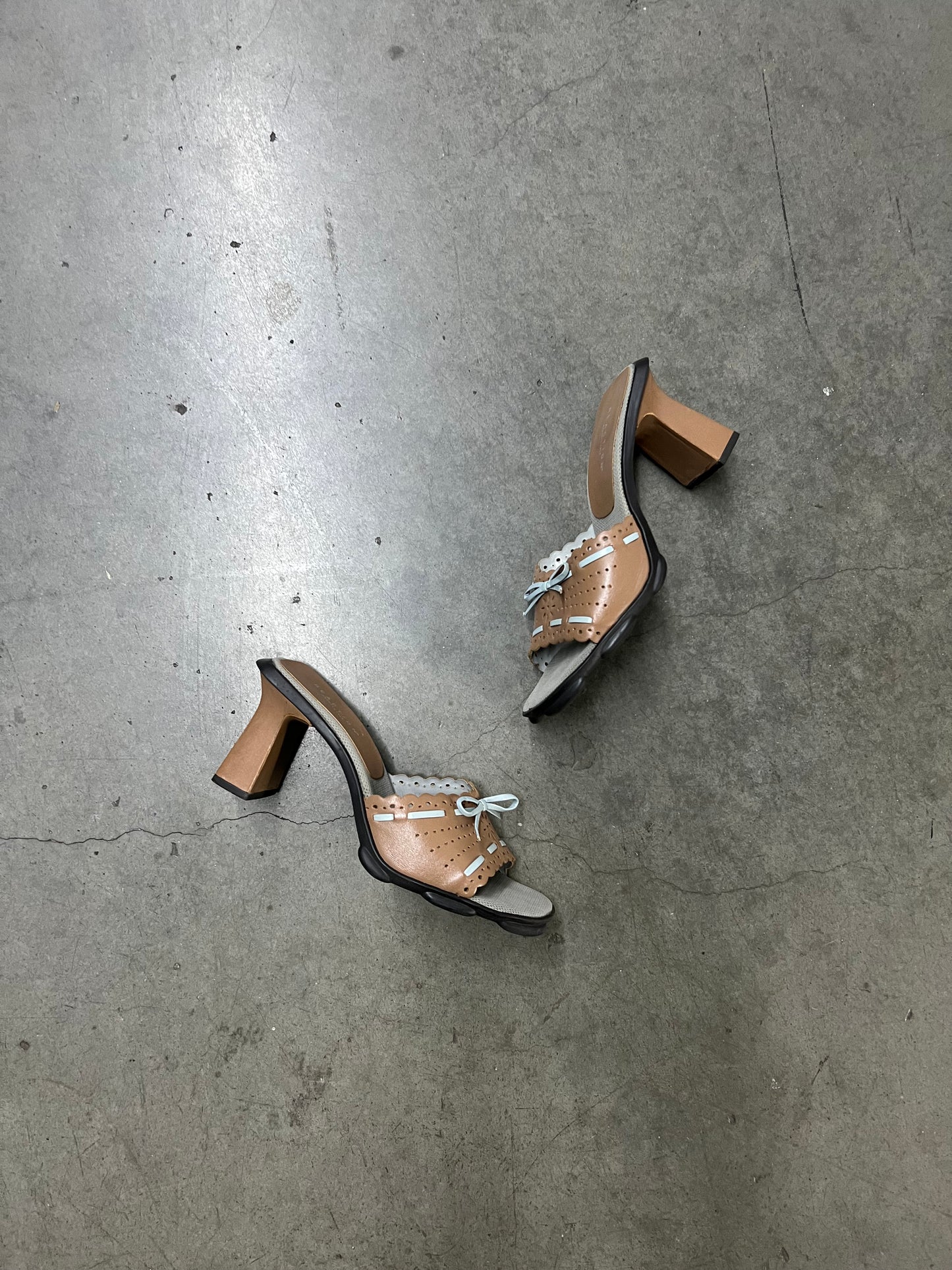 2000’s chunky bow sandals