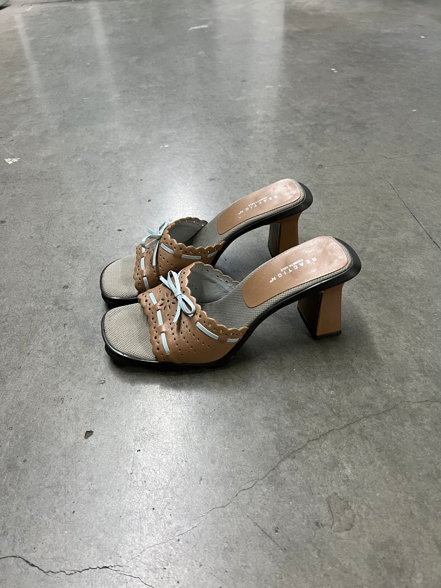 2000’s chunky bow sandals