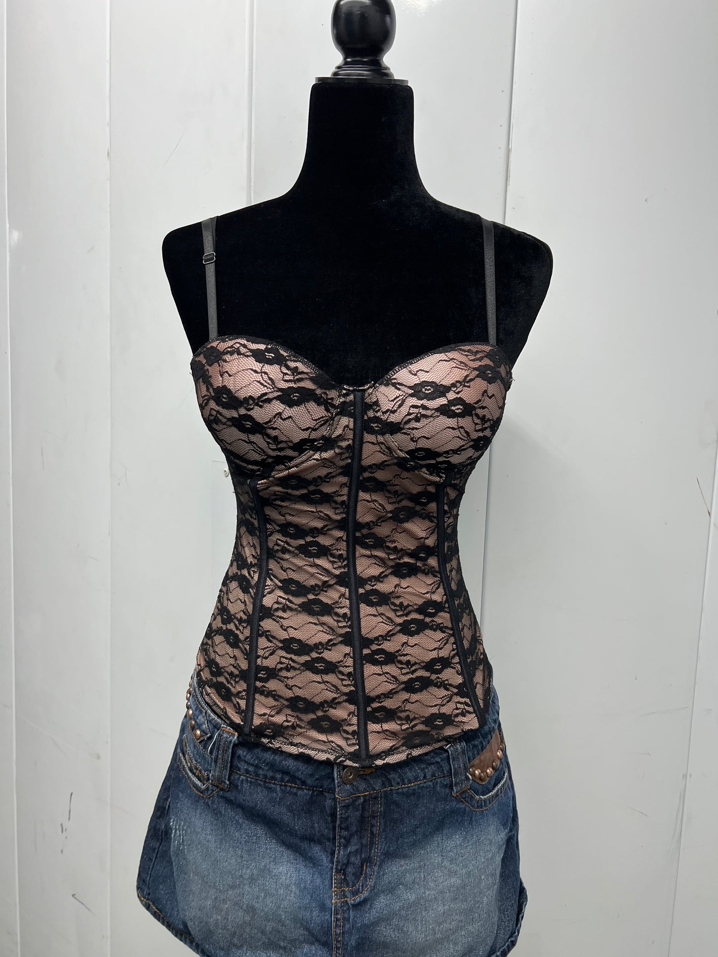 2000’s Lace corset top