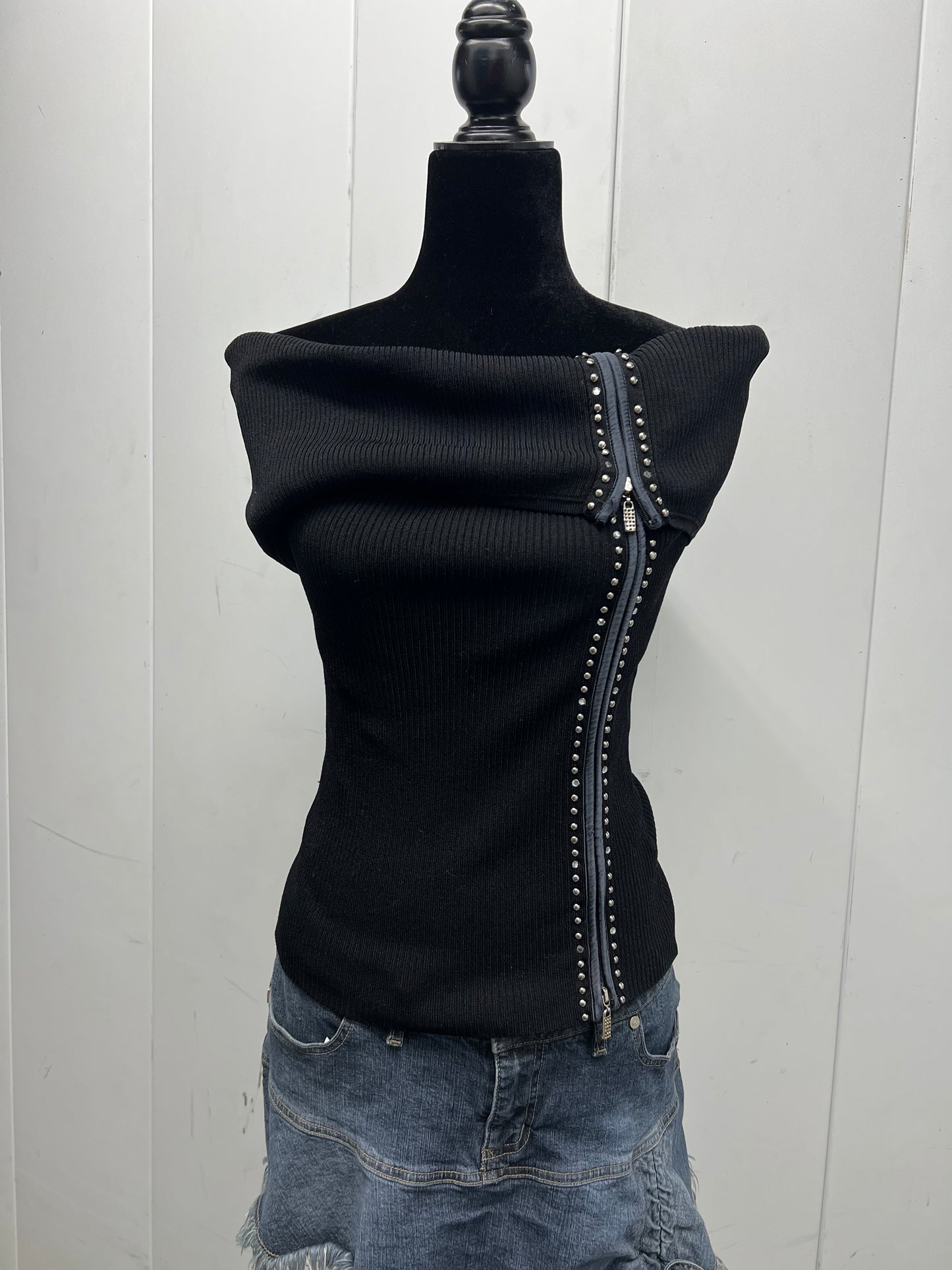 Vintage off the shoulder zipper top