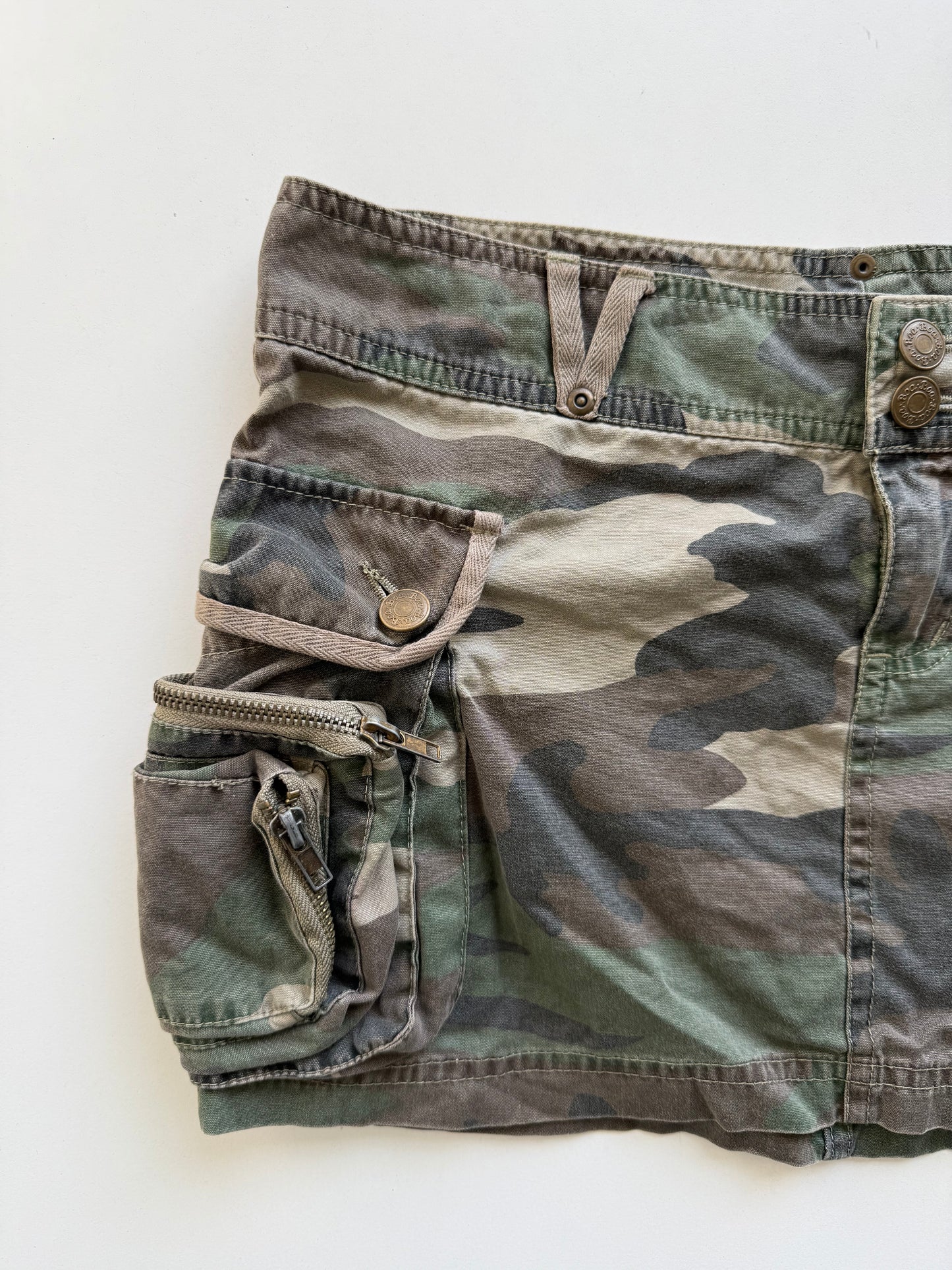 Vintage cargo camo miniskirt