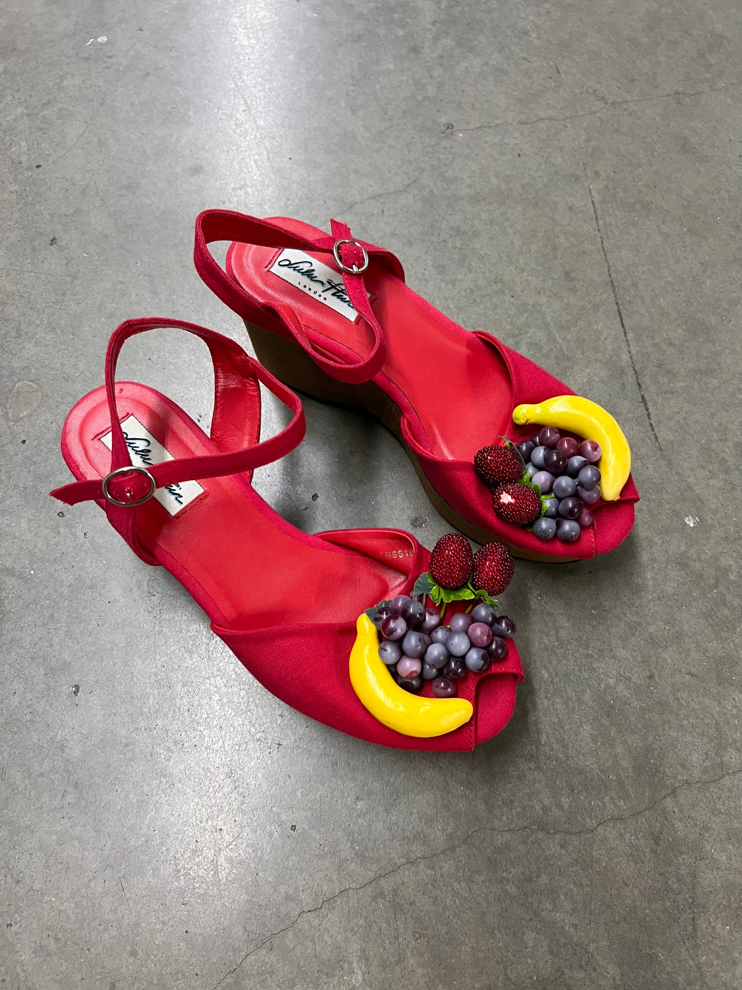 Vintage fruit platforms