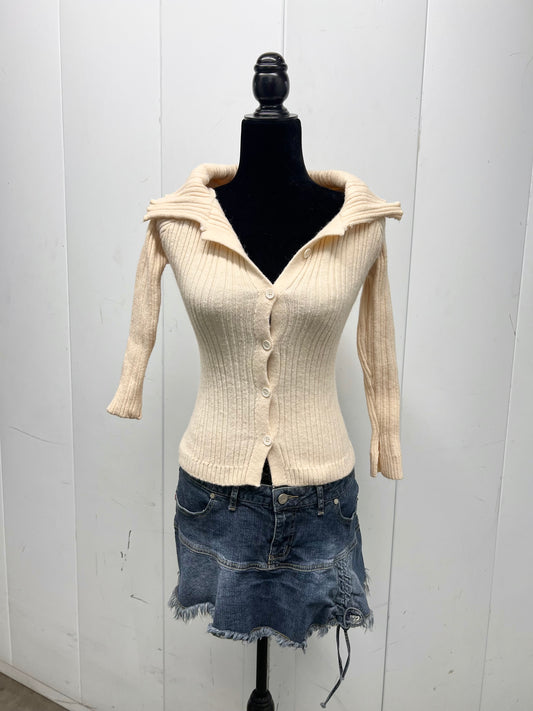 2000’s knitted white button top