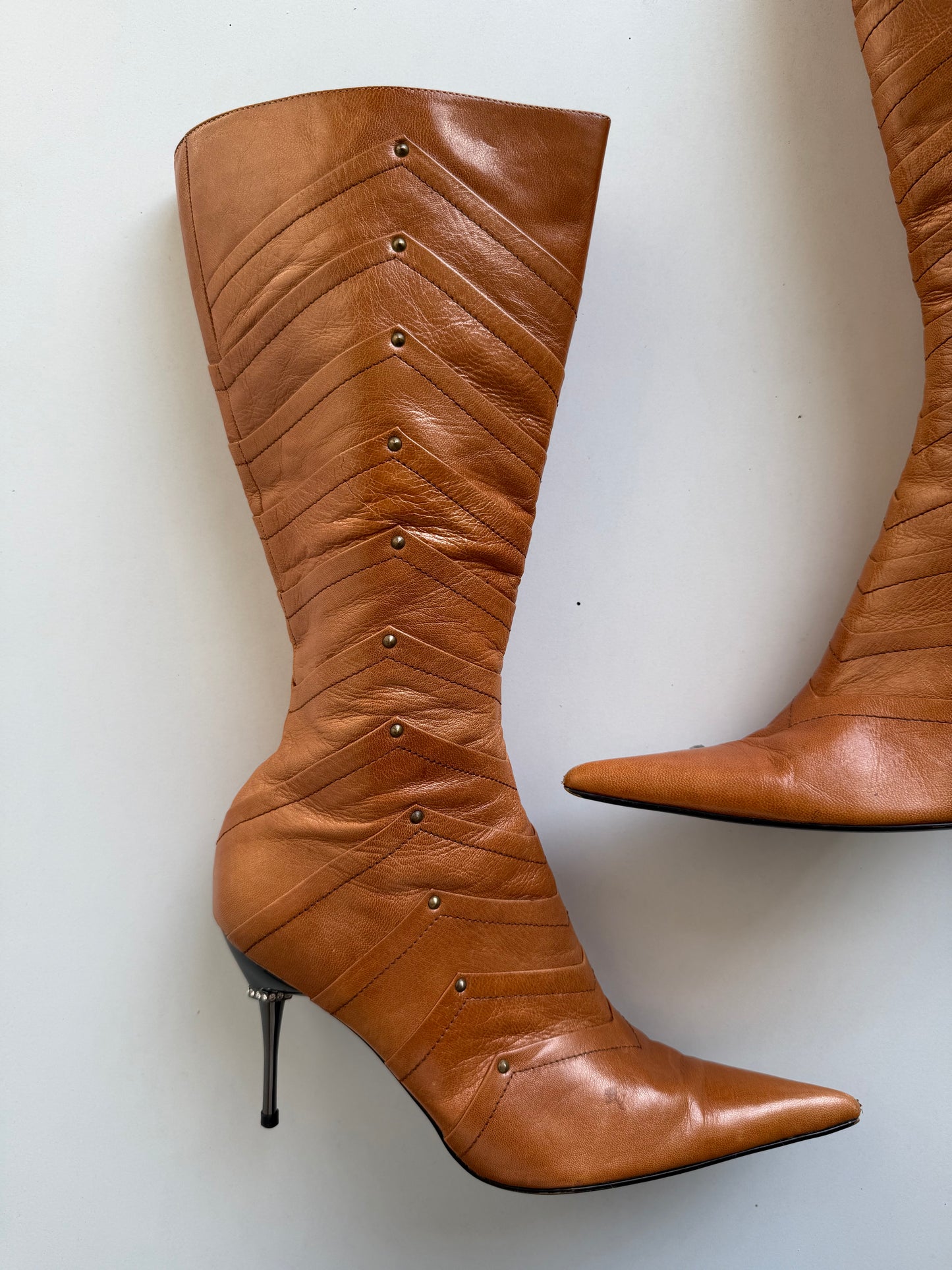 Vintage brown stiletto pointy boots