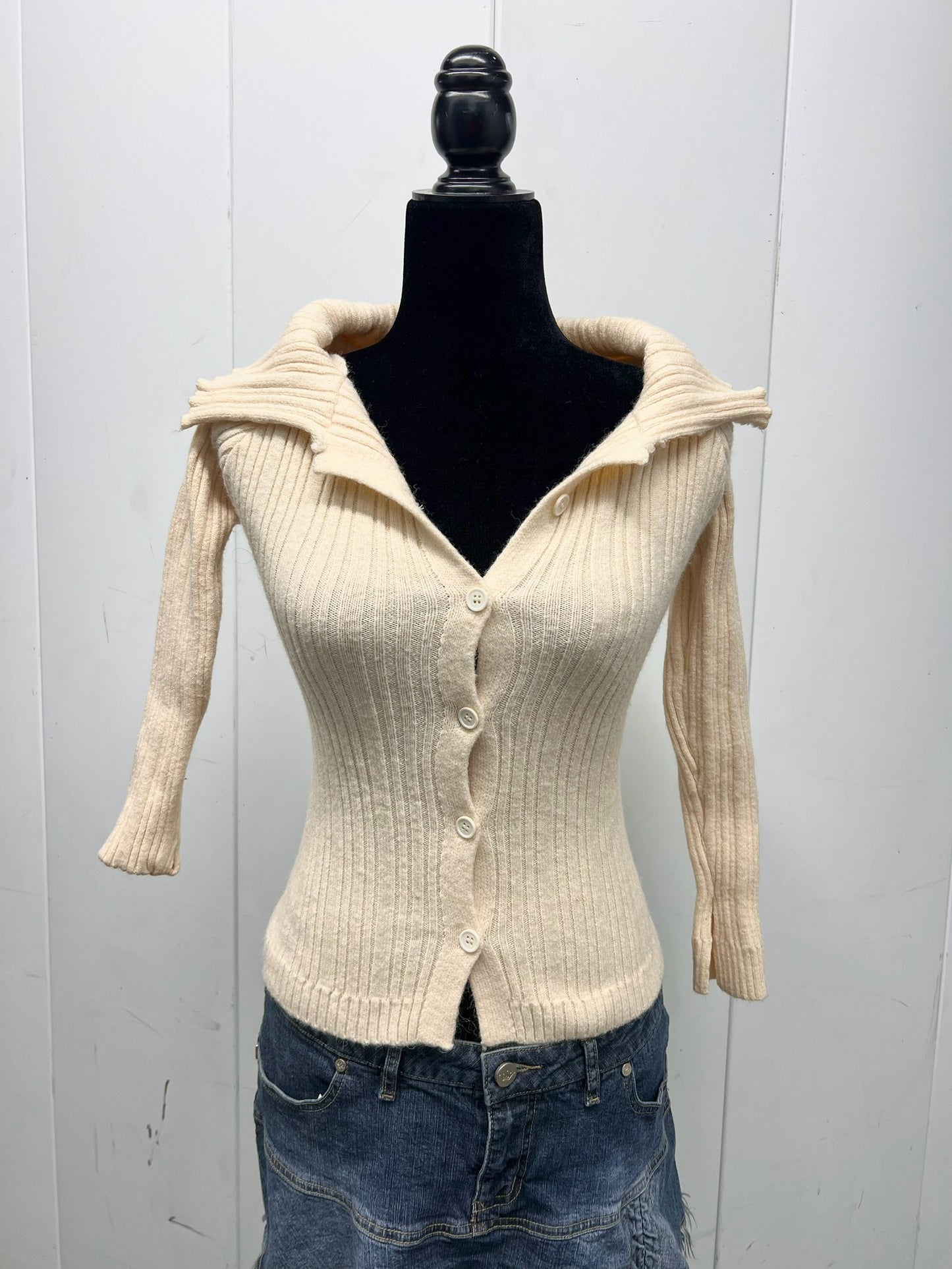 2000’s knitted white button top