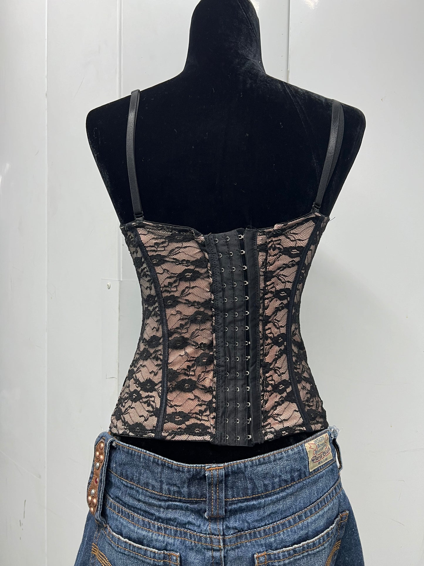 2000’s Lace corset top