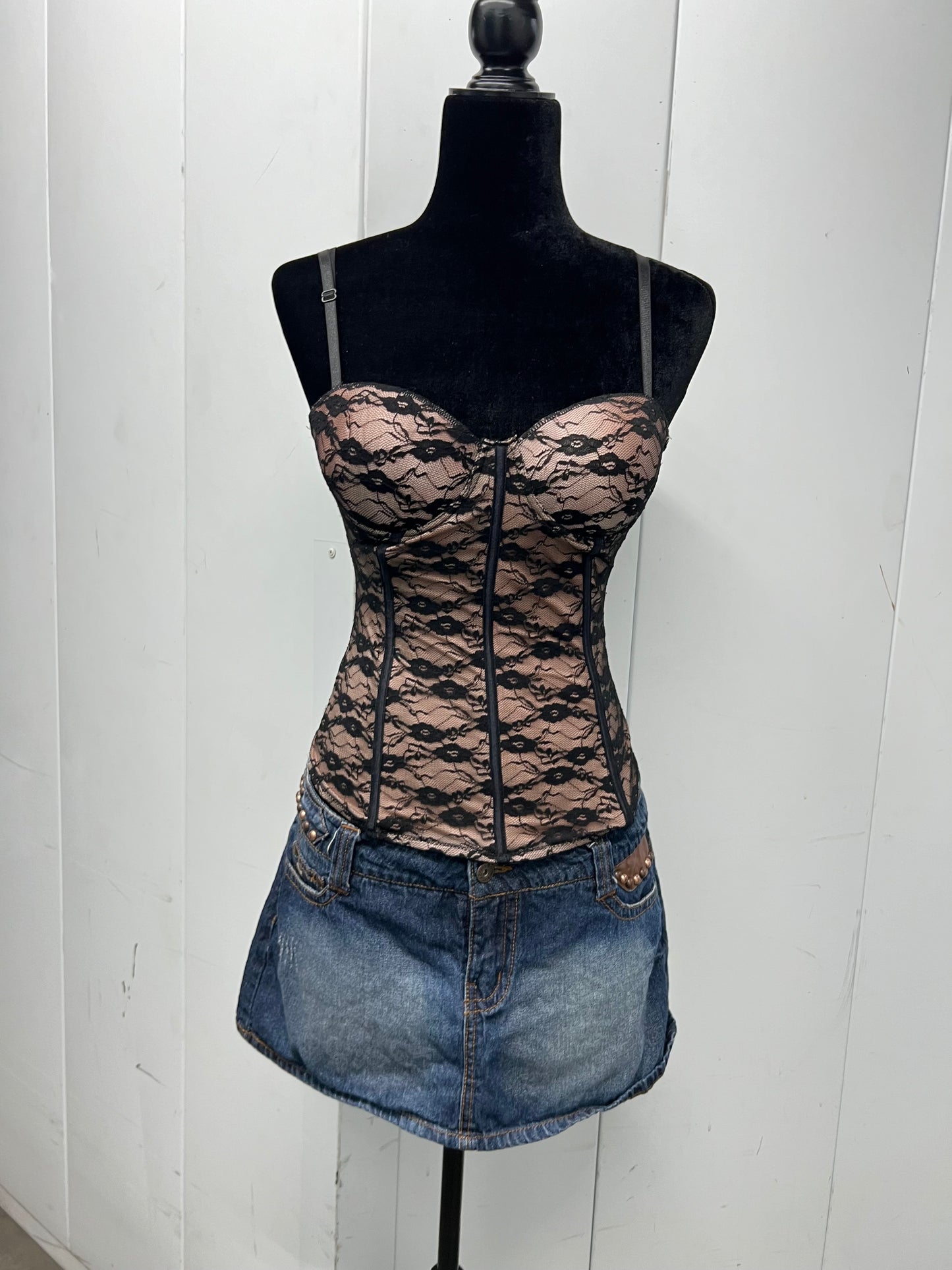 2000’s Lace corset top