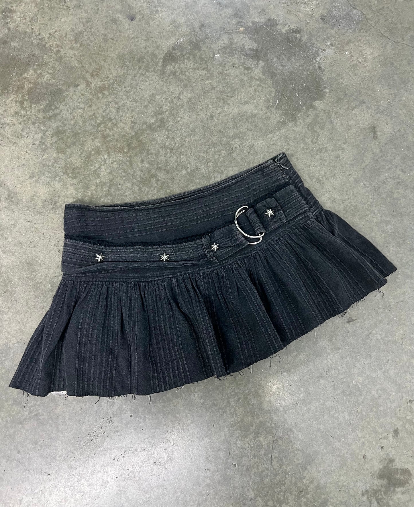 2000s grunge miniskirt