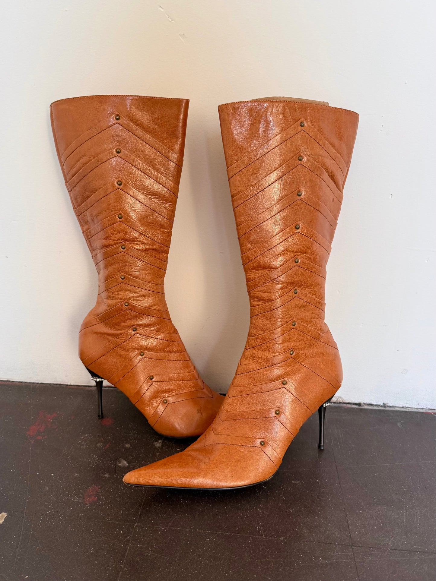 Vintage brown stiletto pointy boots